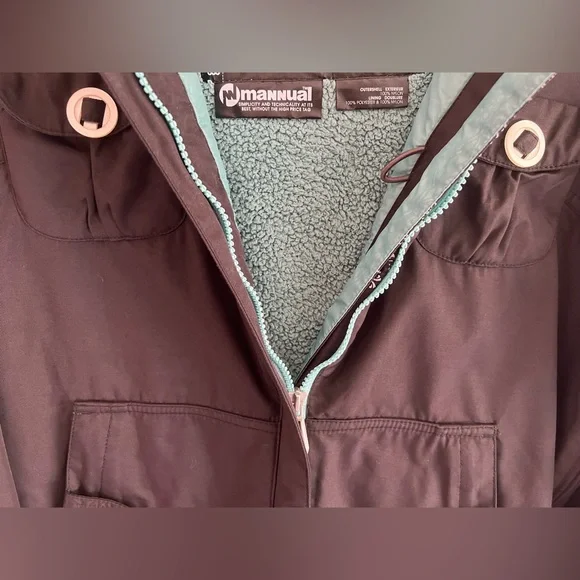 686 Mannual Women’s Insulated Snowboarding Jacket in Black - Picture 9 of 12